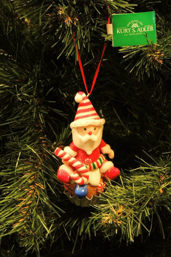 Cupcakeli Noel Baba Yılbaşı Süsü – 9cm - 4