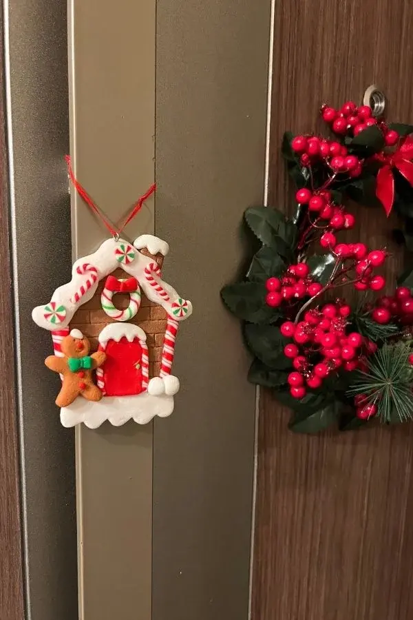 Gingerbread Man House Yılbaşı Süsü – 12cm - 5