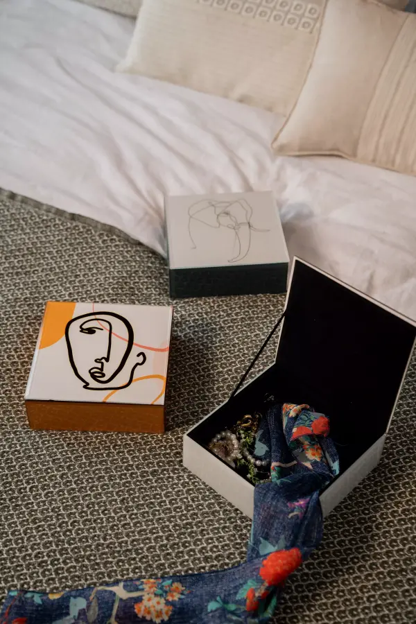 Şapkalı Kadın Motifli Dekoratif Cam Kutu - 5